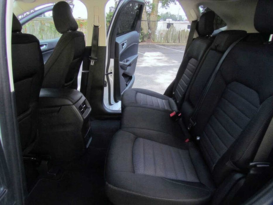 Ford Edge SE      2021