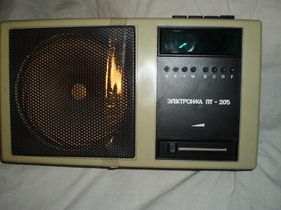 Приёмник трёх программный "Электроника-205" с 1985 года выпускал Богор