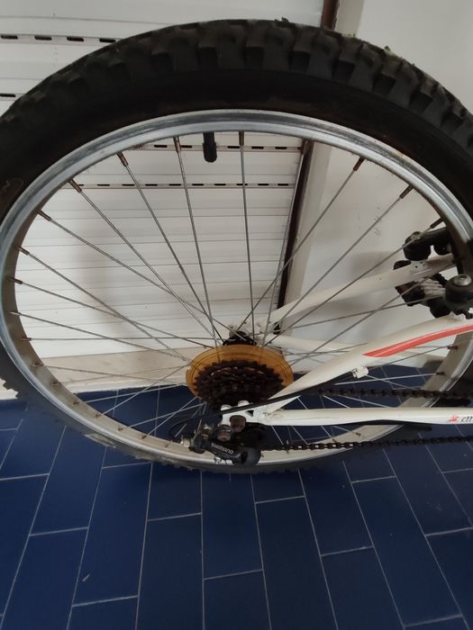 Bicicleta de montanha com velocidades