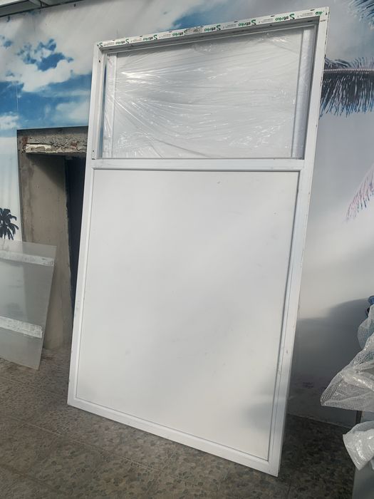 Перегородки пластикові та двері. Б/в