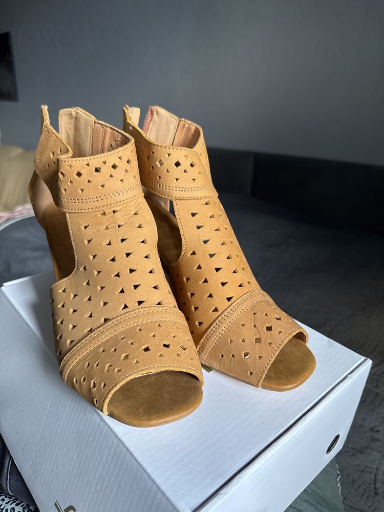 Lasocki sandały nowe, szybko kupione, jednak za wysokie, fajnie leża