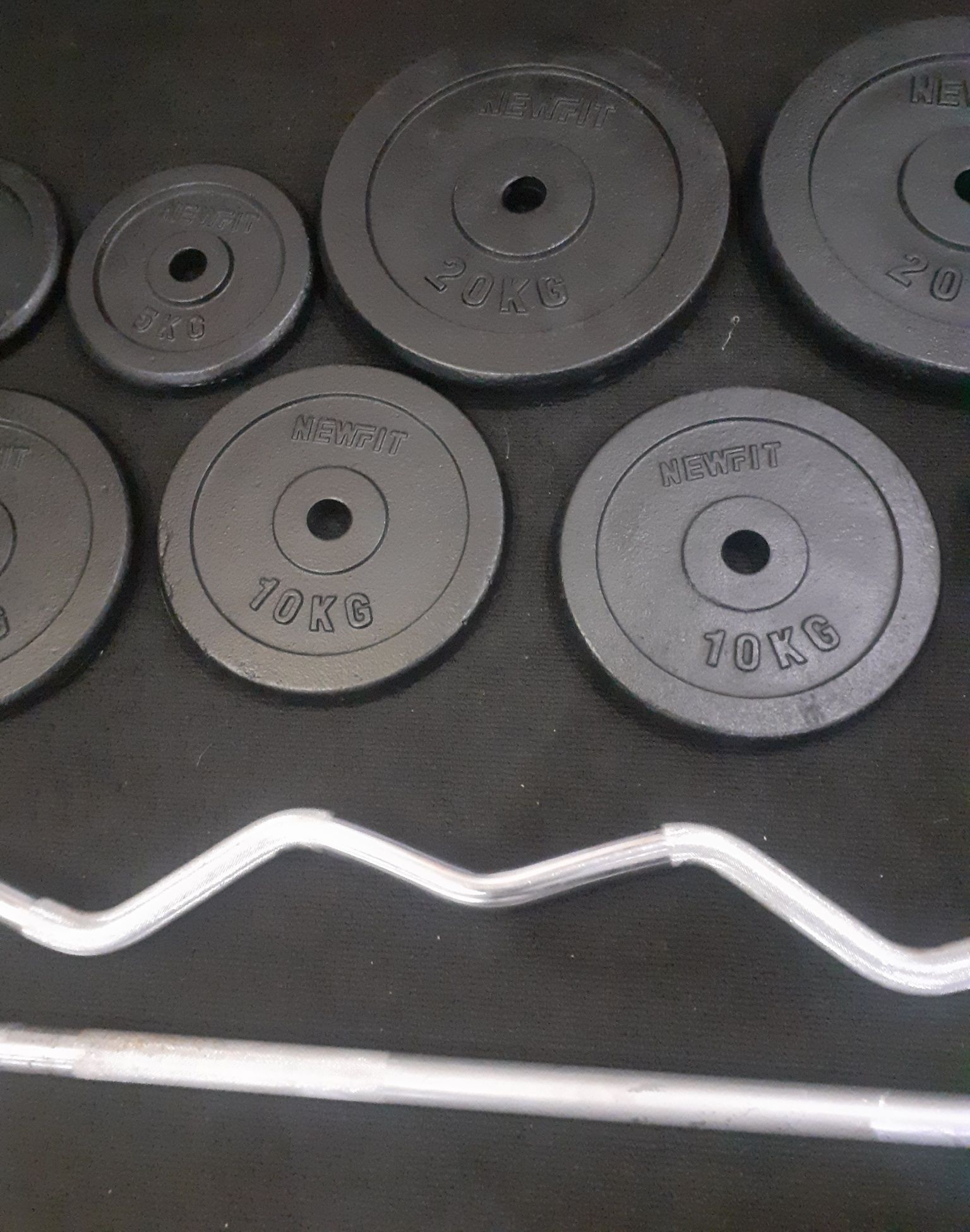 Barras e discos de musculação