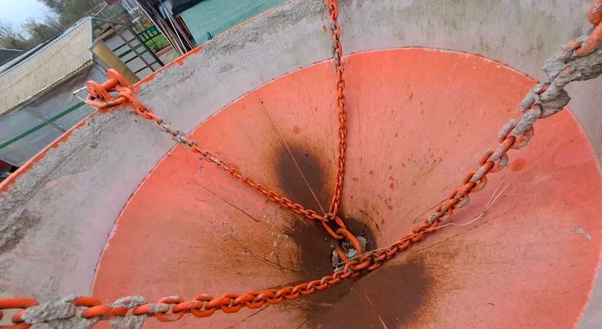Zbiornik Pojemnik dźwigowy betonu Eichinger PAM 1016H 1000L z podestem