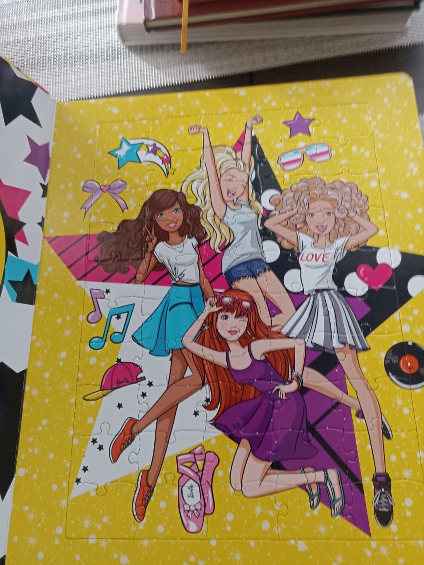 Barbie książka i puzzle w jednym