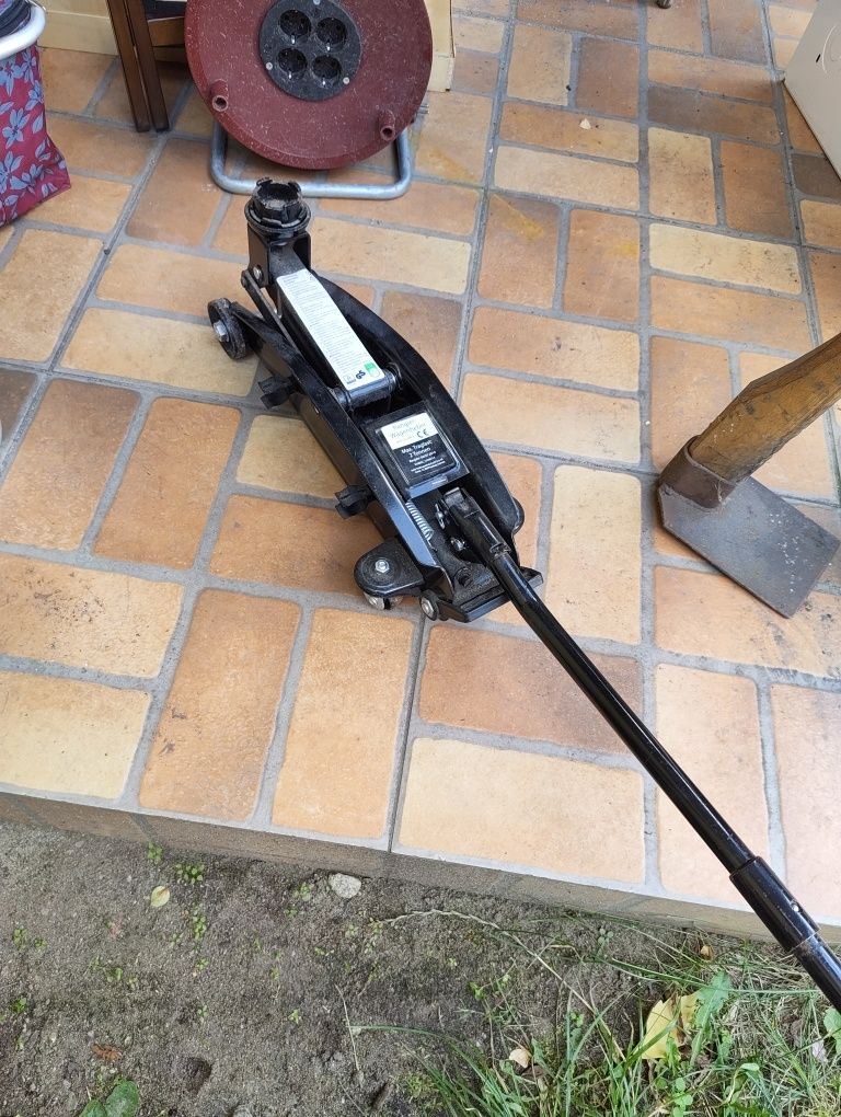 Podnośnik samochodowy hydrauliczny żaba.
