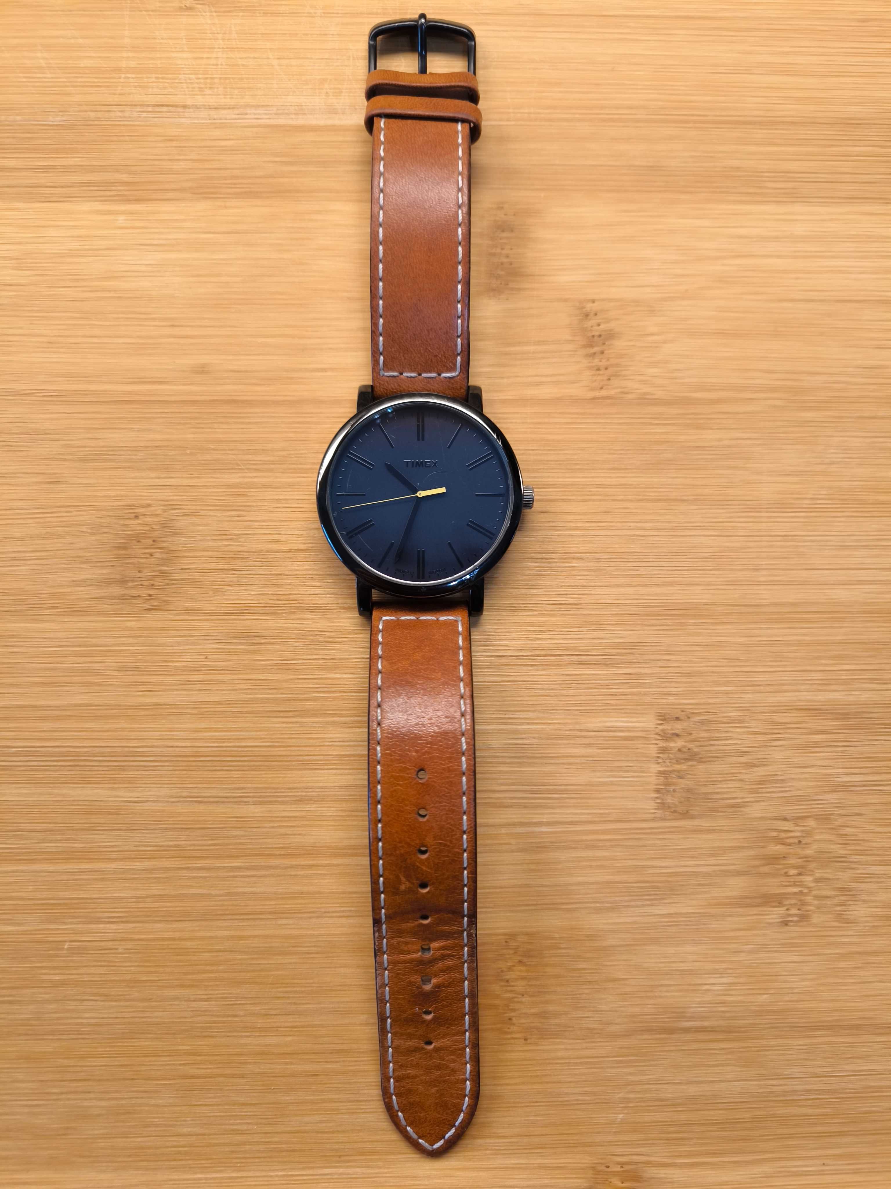 Zegarek Timex ze skórzanym paskiem