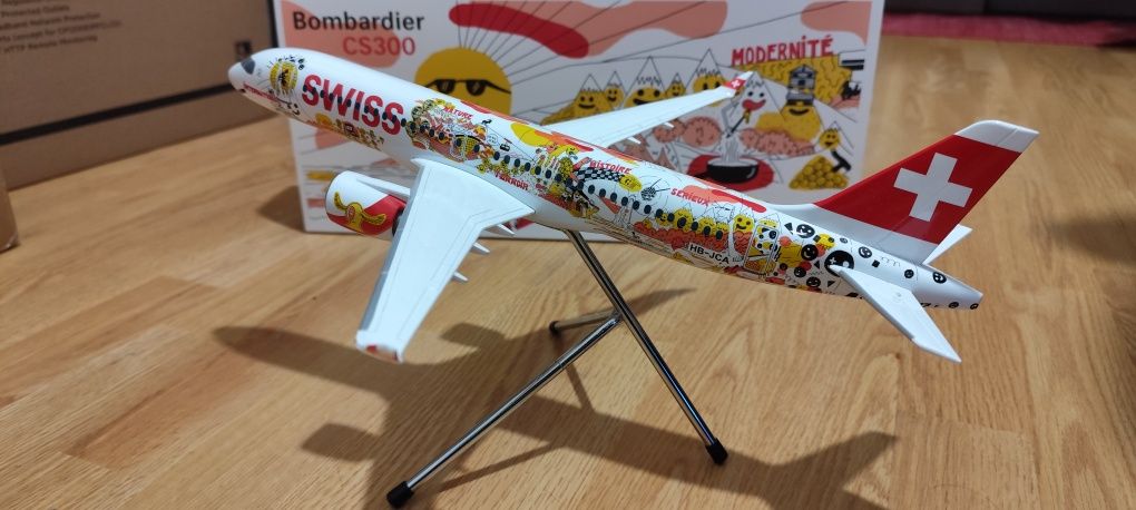 Modelo Suíço Bombardier CS300 – SWISSxFichtre Romandie Livery (1:100)