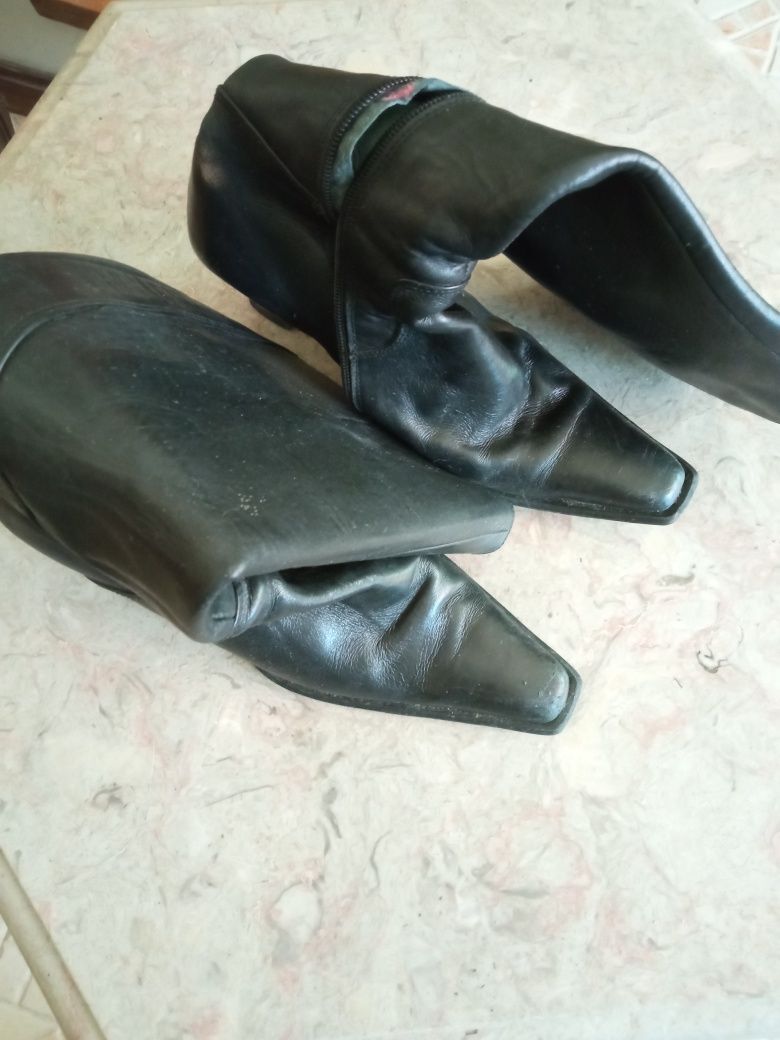 3  pares de Botas como NOVAS