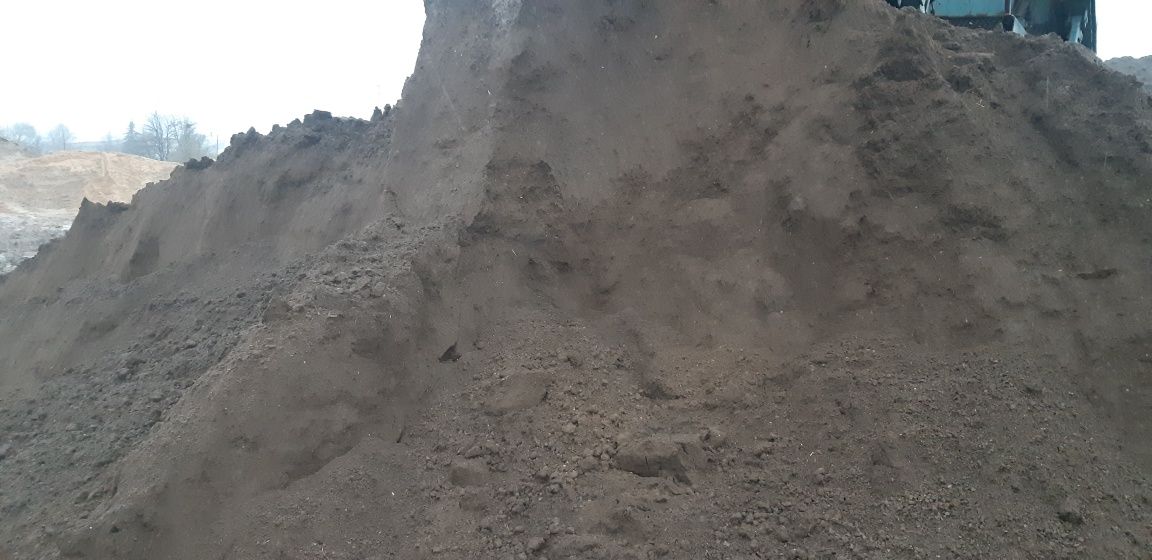 Ziemia naturalna polna pod trawę czarnoziem siana ogrodowa