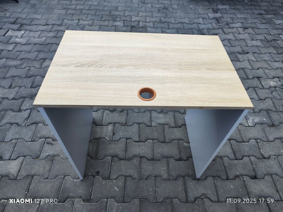 Офисный столы и компьютерные и другая офисная мебель .