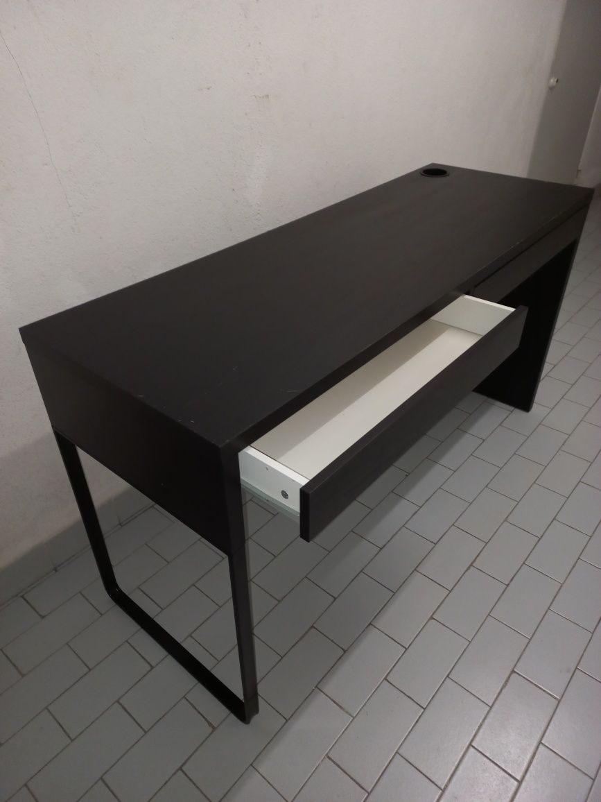 Secretária MICKE, preto, 142cm×50cm