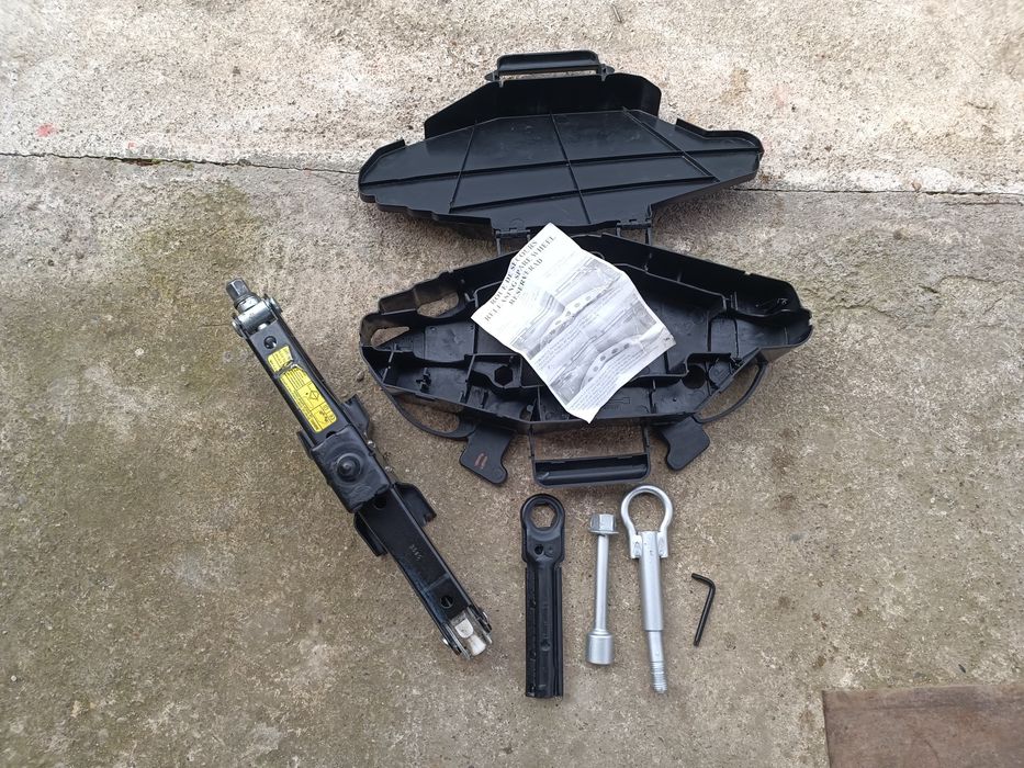 Продам оригінальний домкрат на Віваро Трафік Пpimacтap з 2001-2014pp