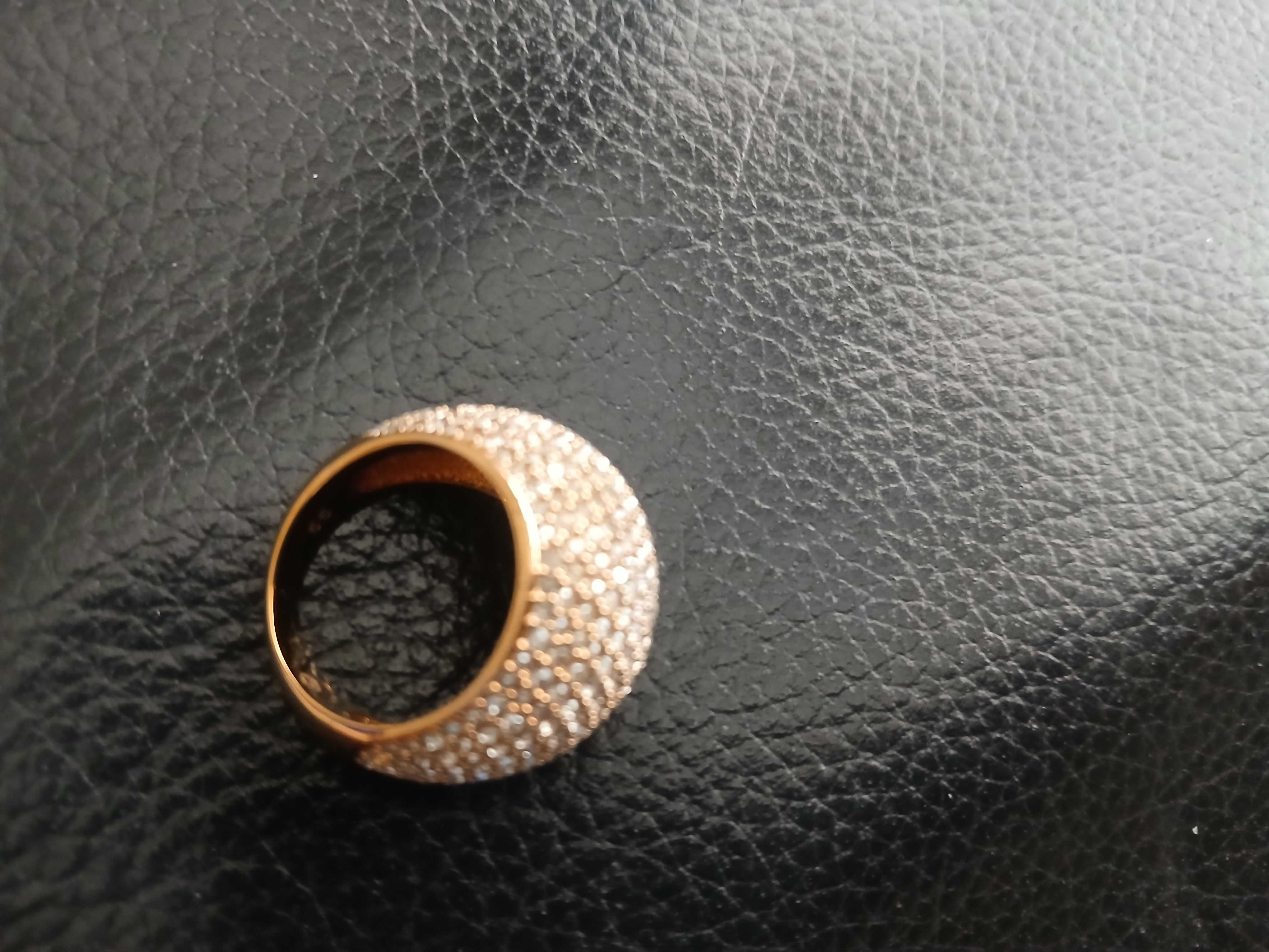 Anel Swarovski dourado