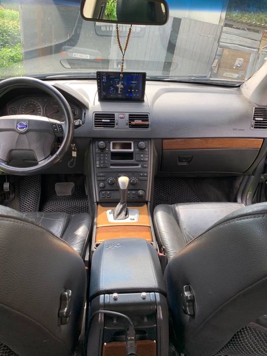 Volvo XC90 автомобіль для сім’ї