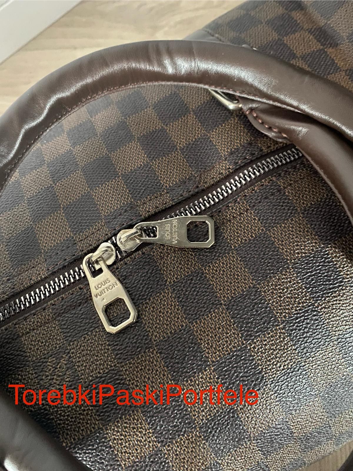 Nowa torba podróżna Louis Vuitton.