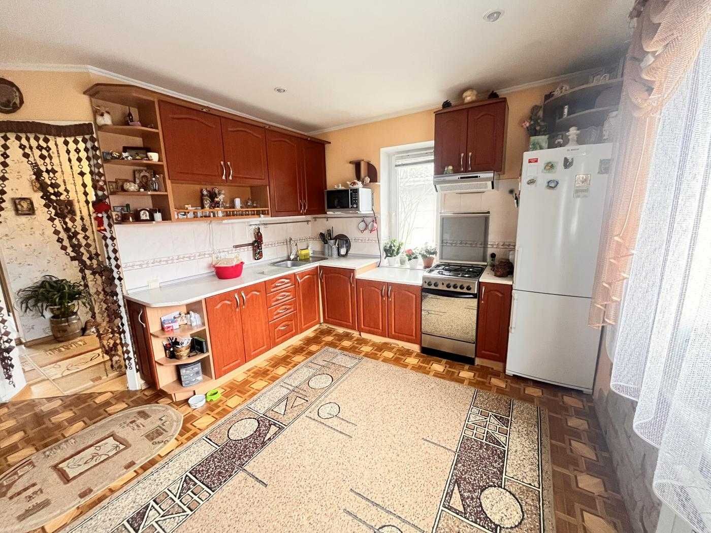 Продаж  будинку в центральній частині міста.