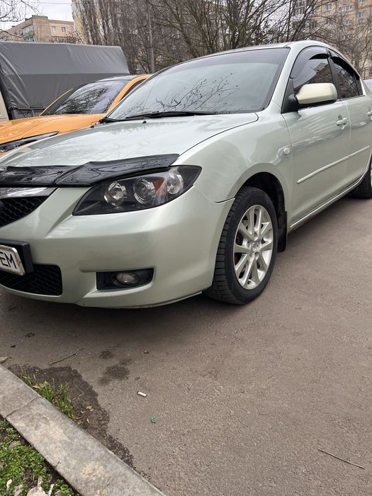 Авто Мазда 3  2008 год