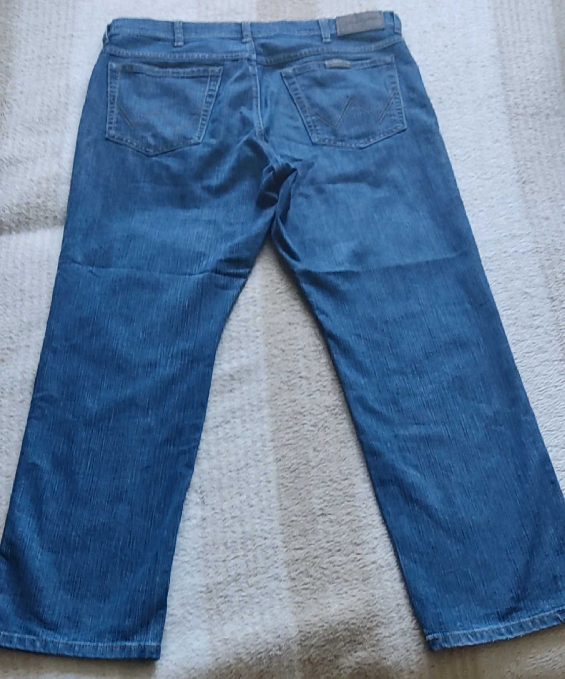 Продам мужские джинсы wrangler на не высокий рост.