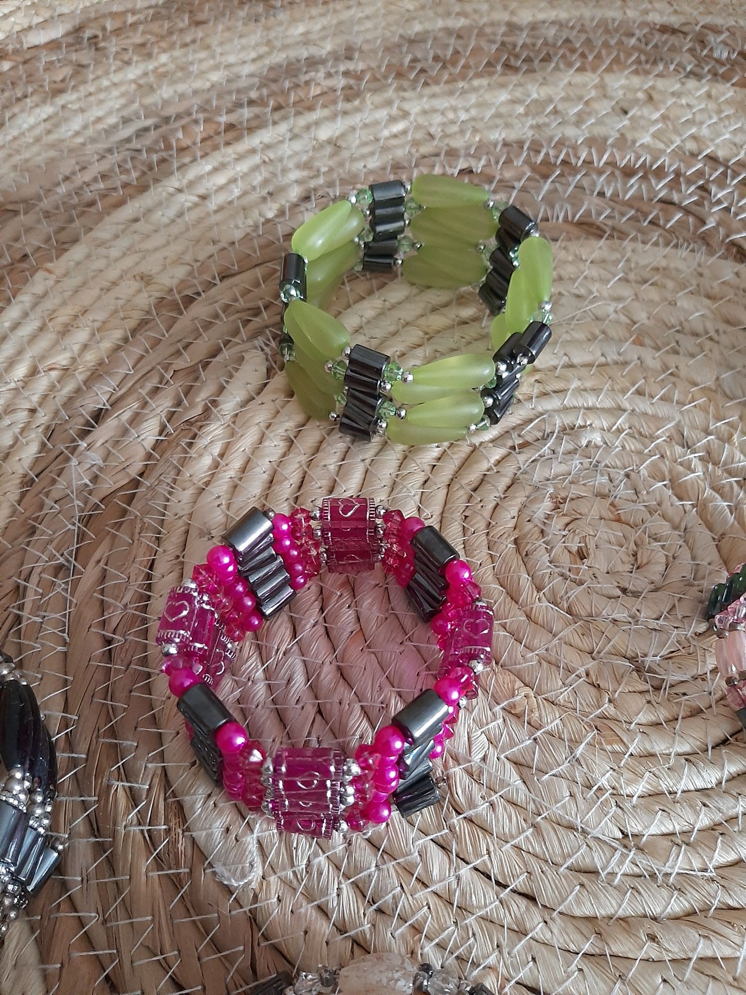 Pulseiras ou colares