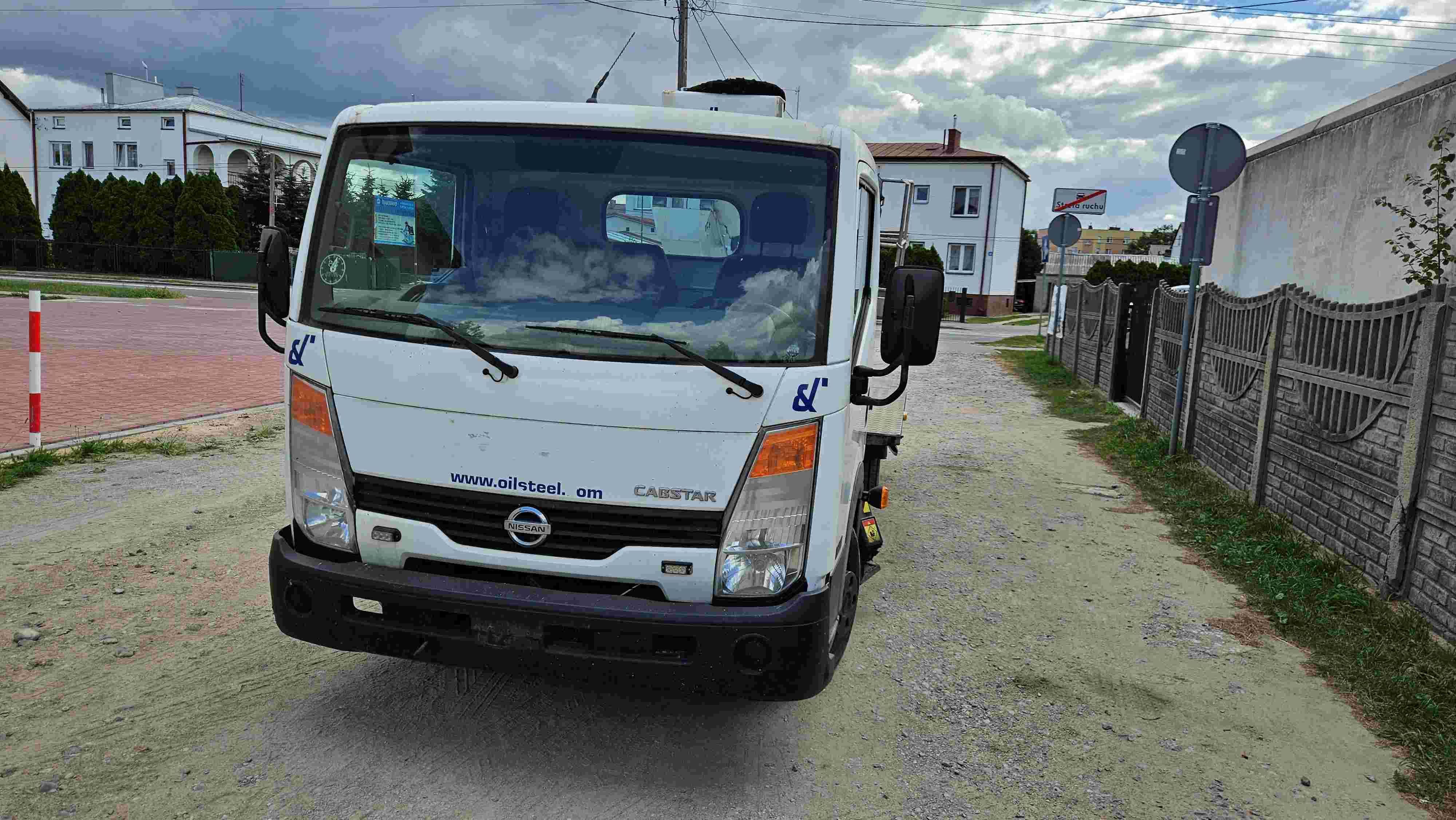 Podnośnik koszowy, zwyżka Nissan Cabsat