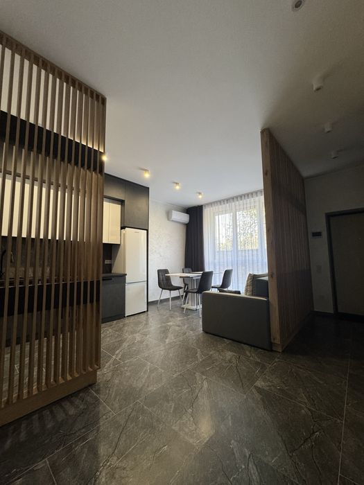 Сучасний котедж 70 м2 з власним подвірʼям та паркомісцем!