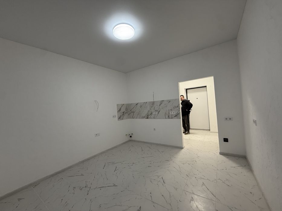 Квартира з ремонтом! Завозь меблі! Студія!