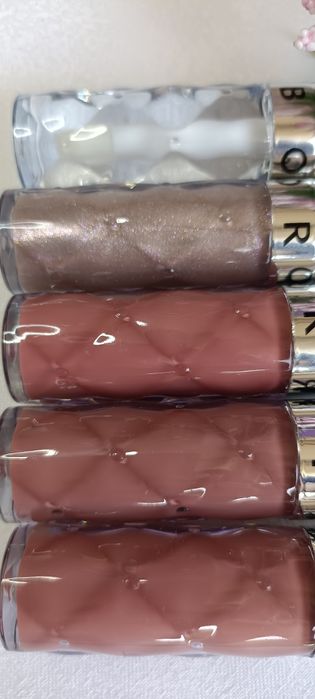 Блески для губ в нюдовых тонах