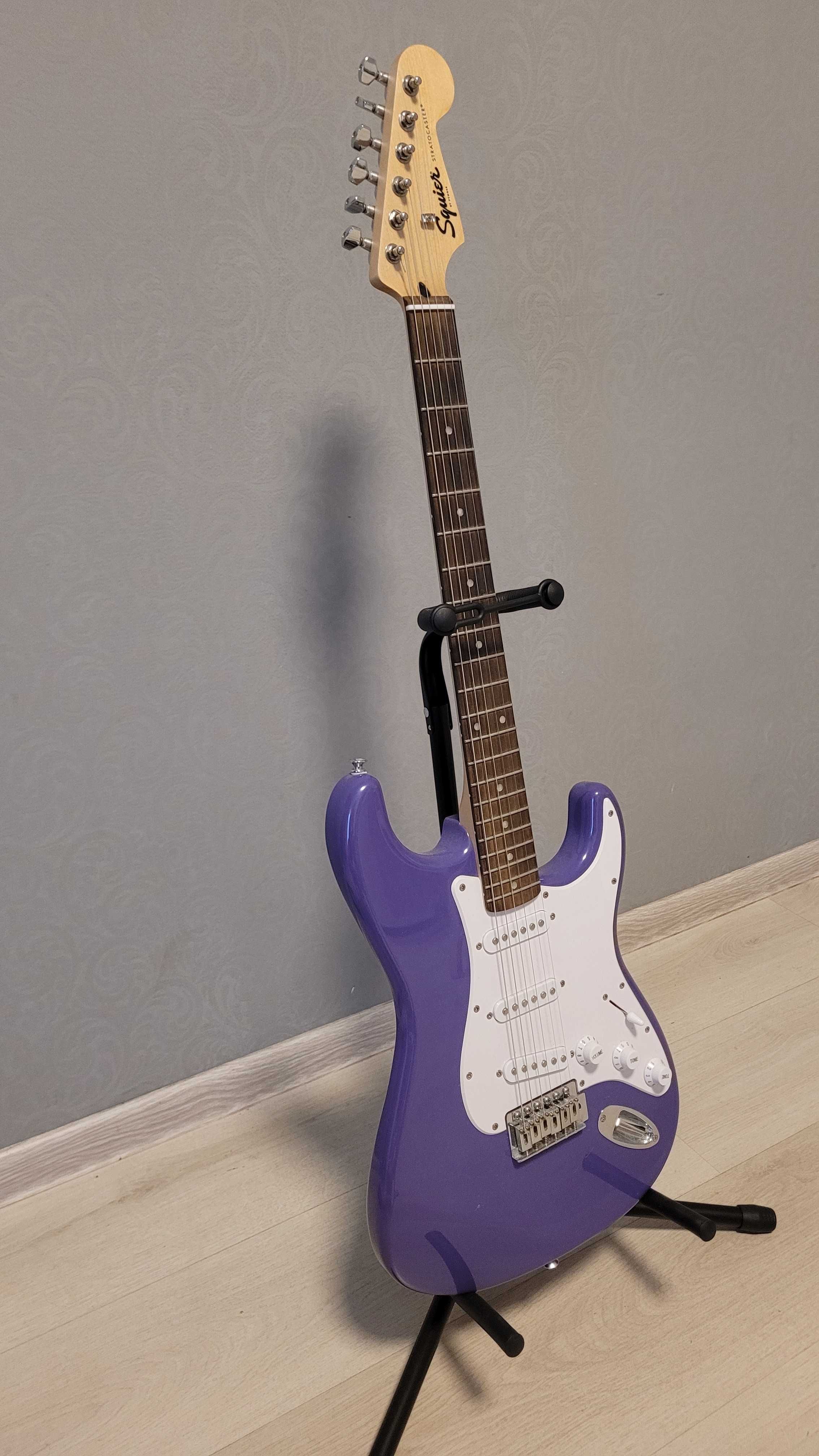 Электрогитара Squier by Fender Sonic Stratocaster LRL + чехол + кабеля