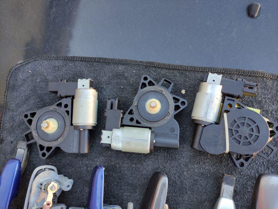 Дверні ручки моторчики мазда 6 GG. Розборка мазда 6 GG