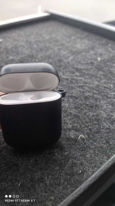 Кейс для навушників airpods з чихлом