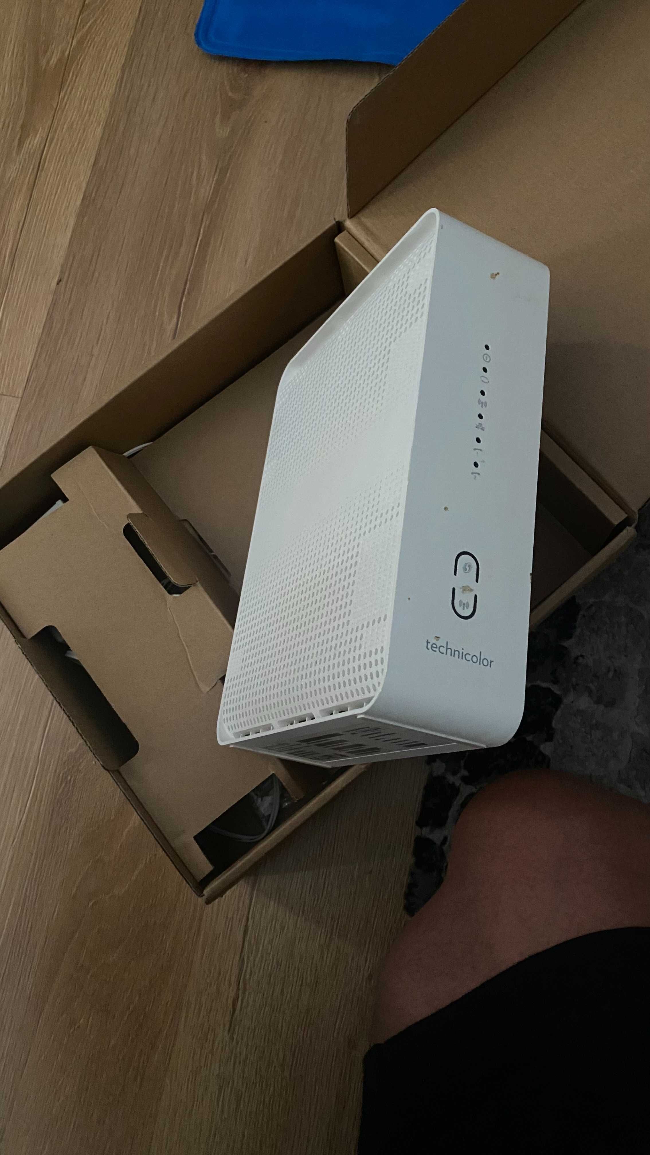 ROUTER TECHNICOLOR CGA2121 Kompletny w pudełku