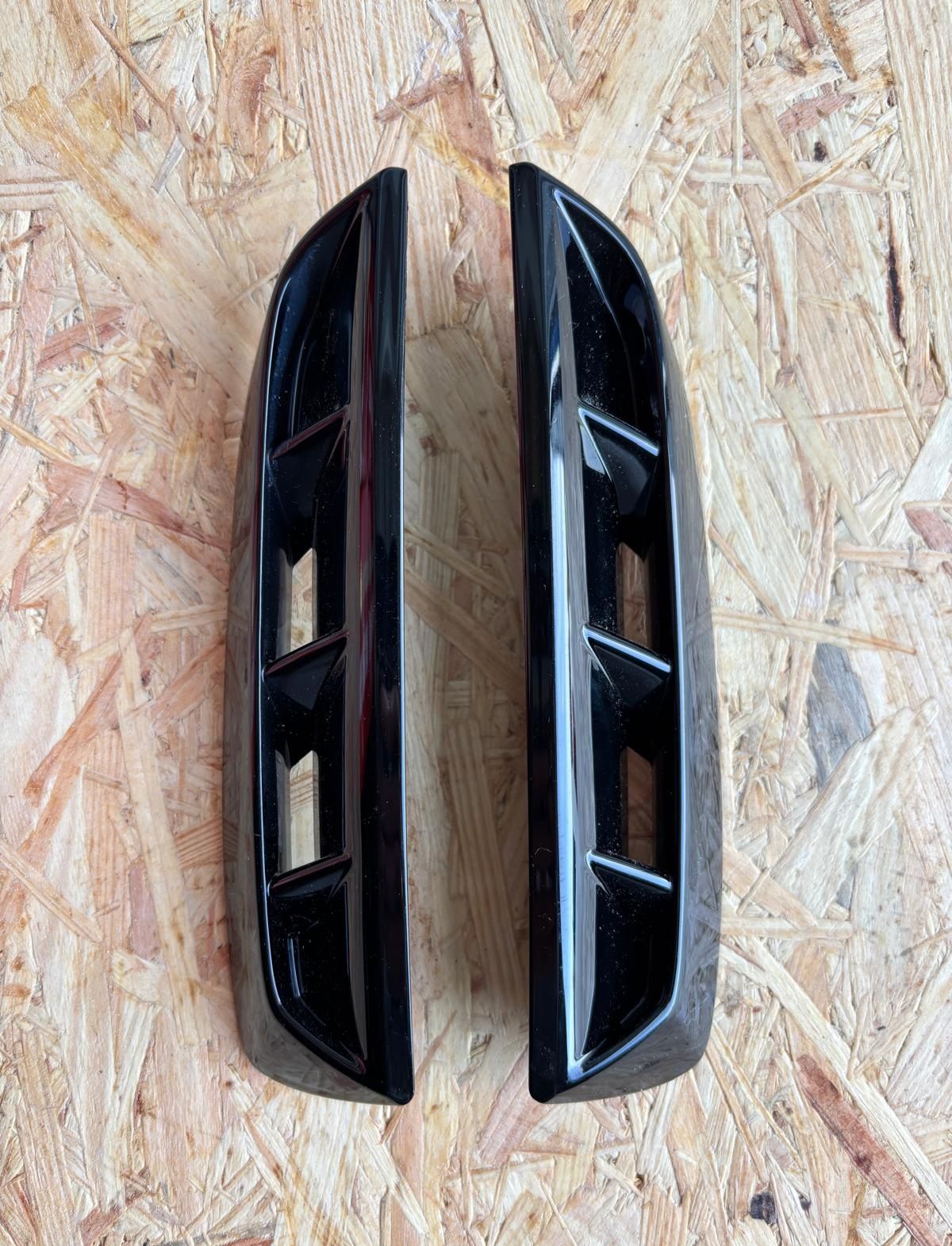 Audi RS 5 Kratka wlot błotnika lewa i prawa 8W6.853.174 i 8W6.853.173
