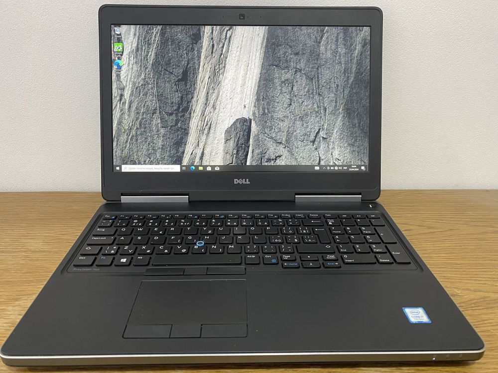 Мобільна робоча станція Dell Precision 7520 (i7-7820HQ/Quadro 4GB)