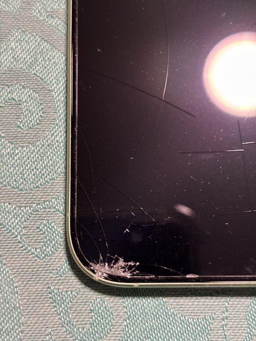 Iphone 17 ecra partido