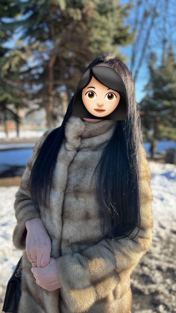 Норкова шубка красивого кольору