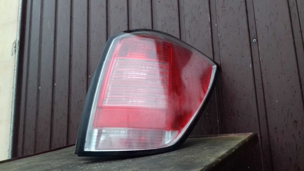 Opel Astra H 3 KOMBI lampa prawy tył L.T. oryginał