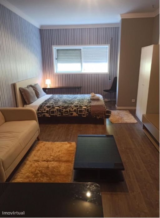 804400 - Quarto com cama de casal em...