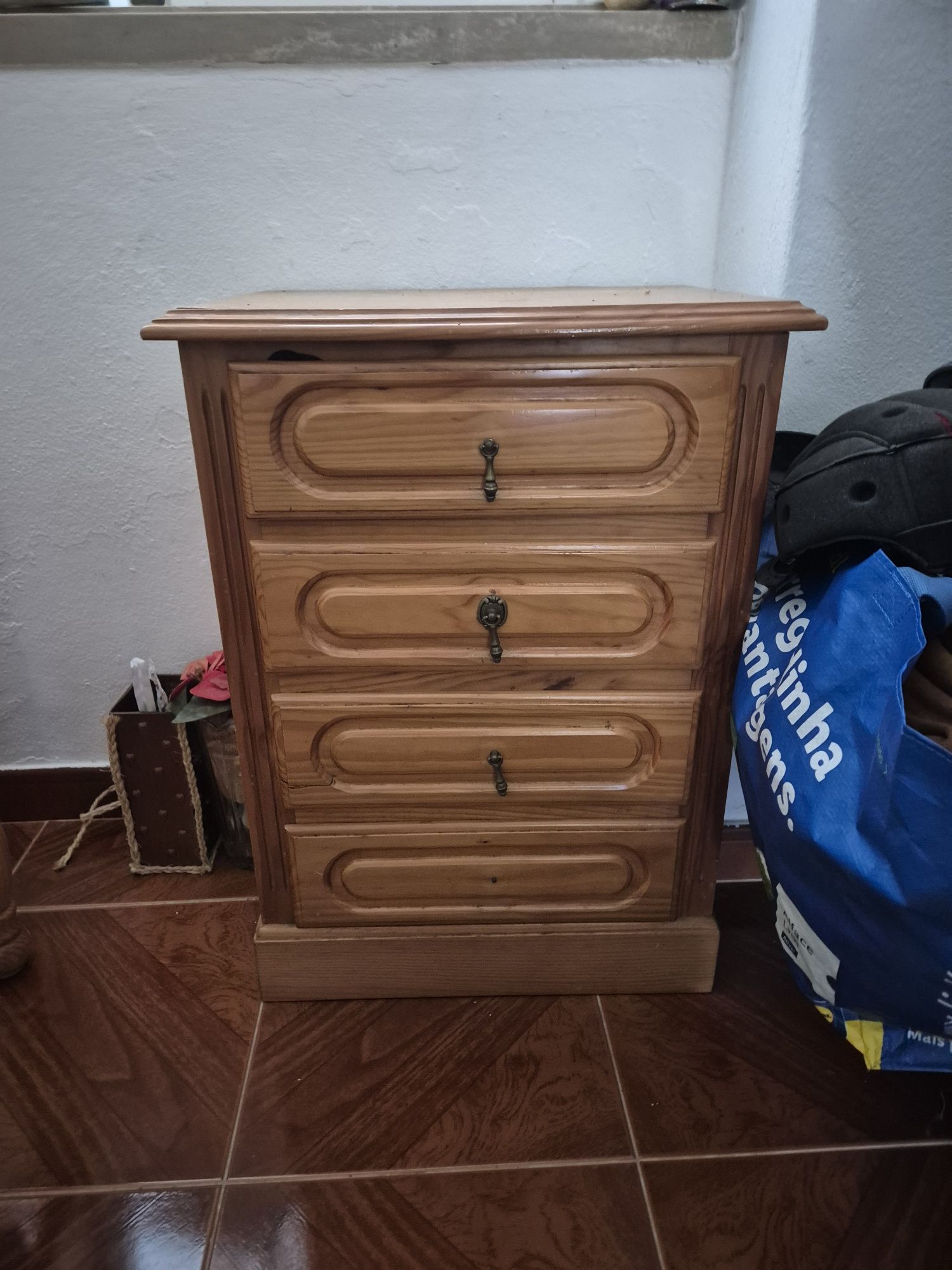 Cama Solteiro + Mesa Cabeceira