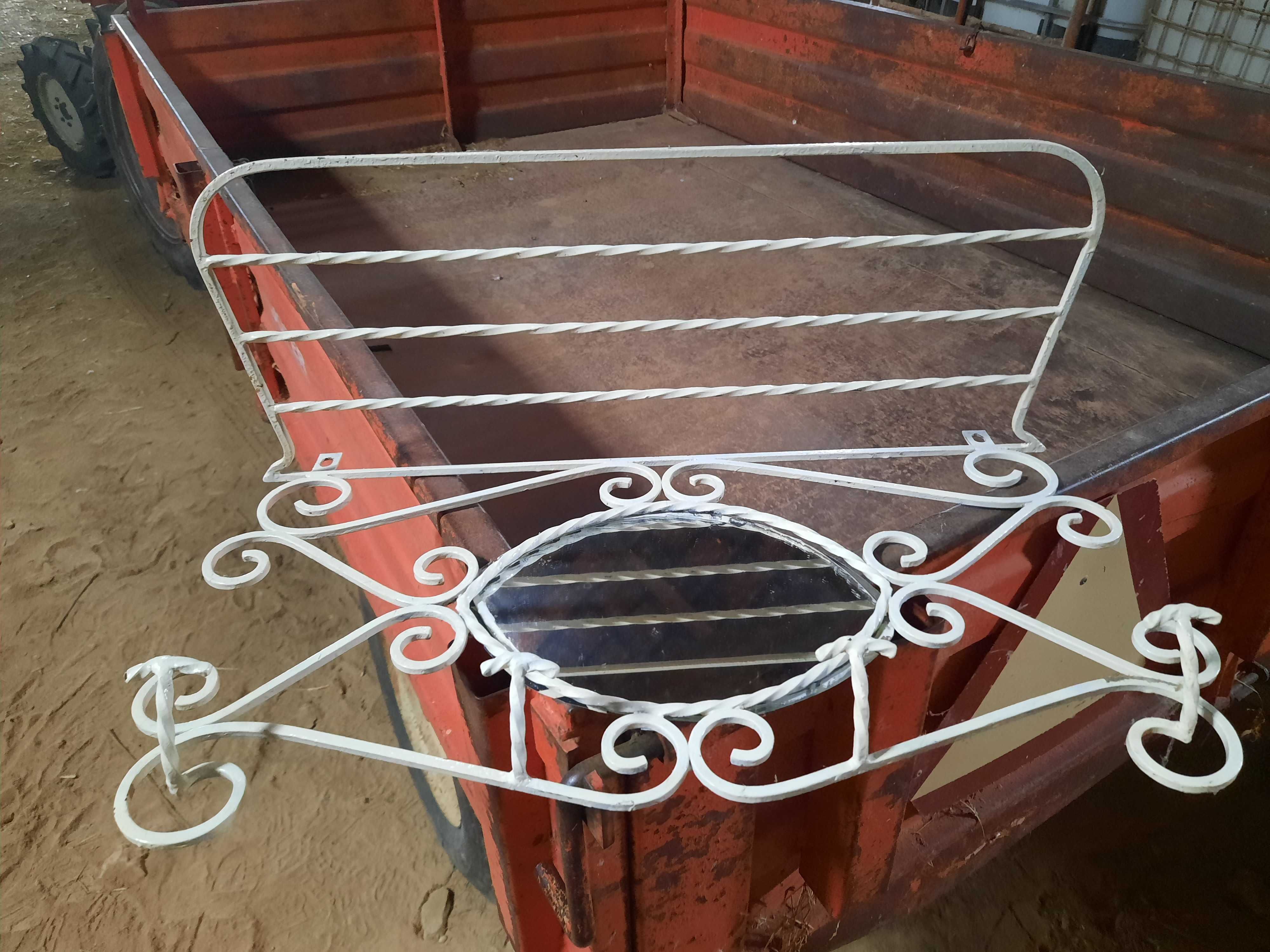 Vende-se cabides antigos