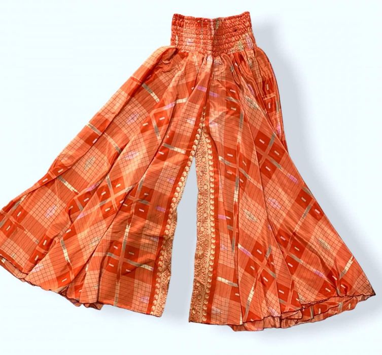 Calças pantalonas de seda indiana