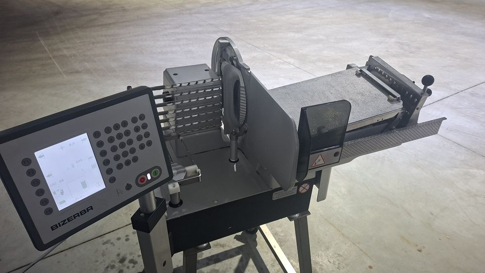 Fiambreira com carrinho transporte