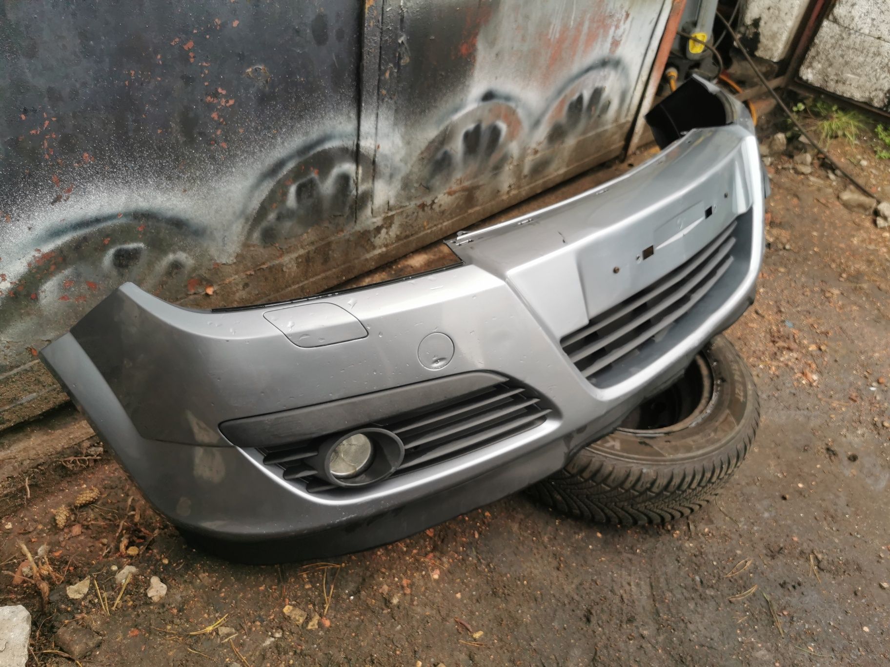 Zderzak przedni Przód Opel Astra H xenon