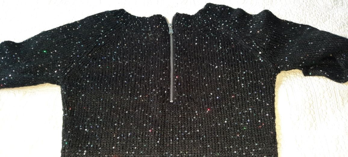 Sweter sukienka cekiny S
Z tyłu zamek
Pachy 43 cm
Długość 80 cm
Rękaw