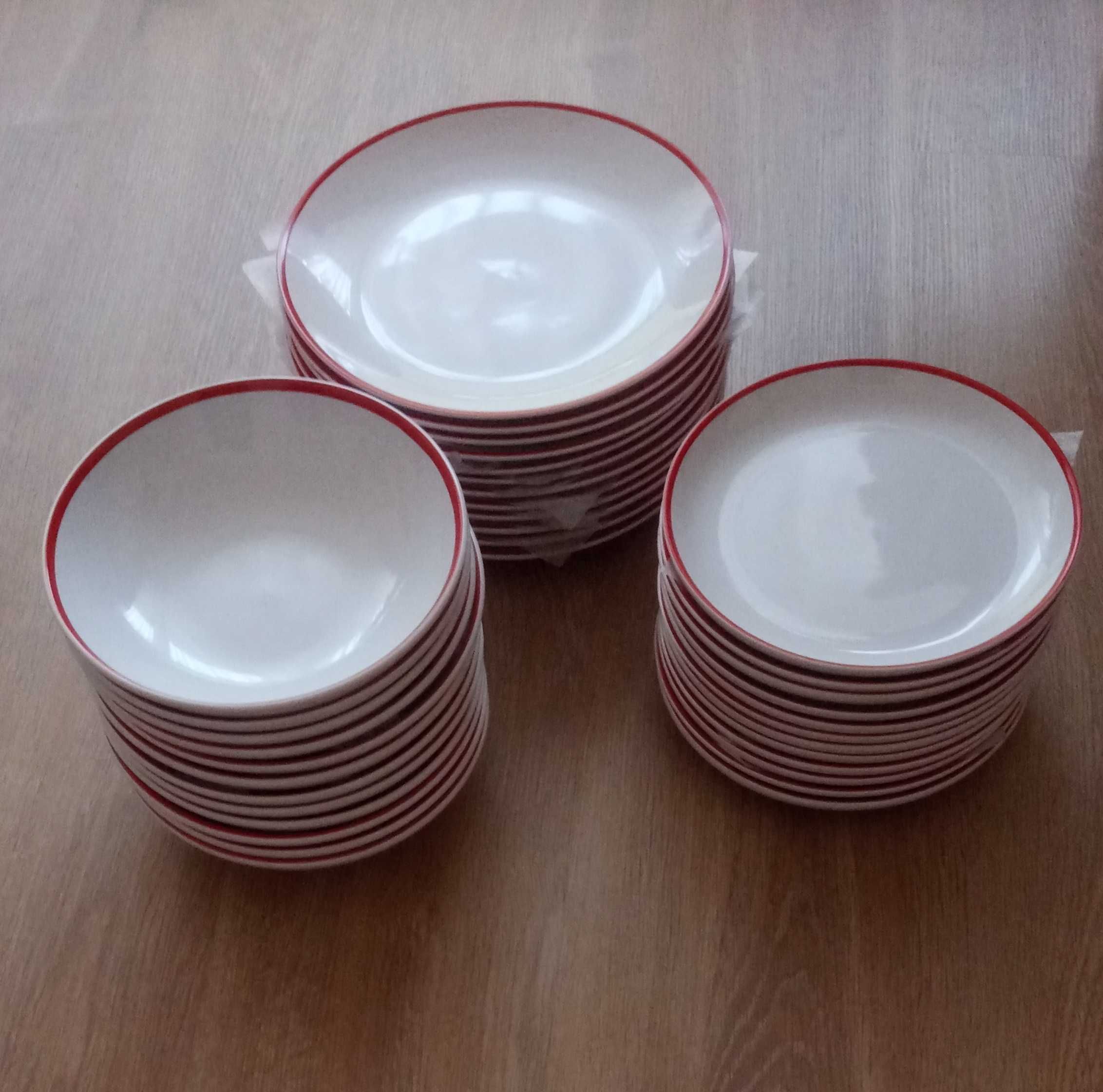 Zastawa stołowa, Biało-Czerwona, 36 elementów,12 osób,F&F Home Basics.