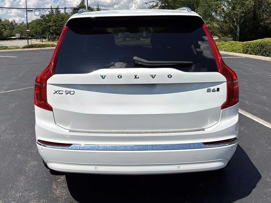 Volvo XC90      2023