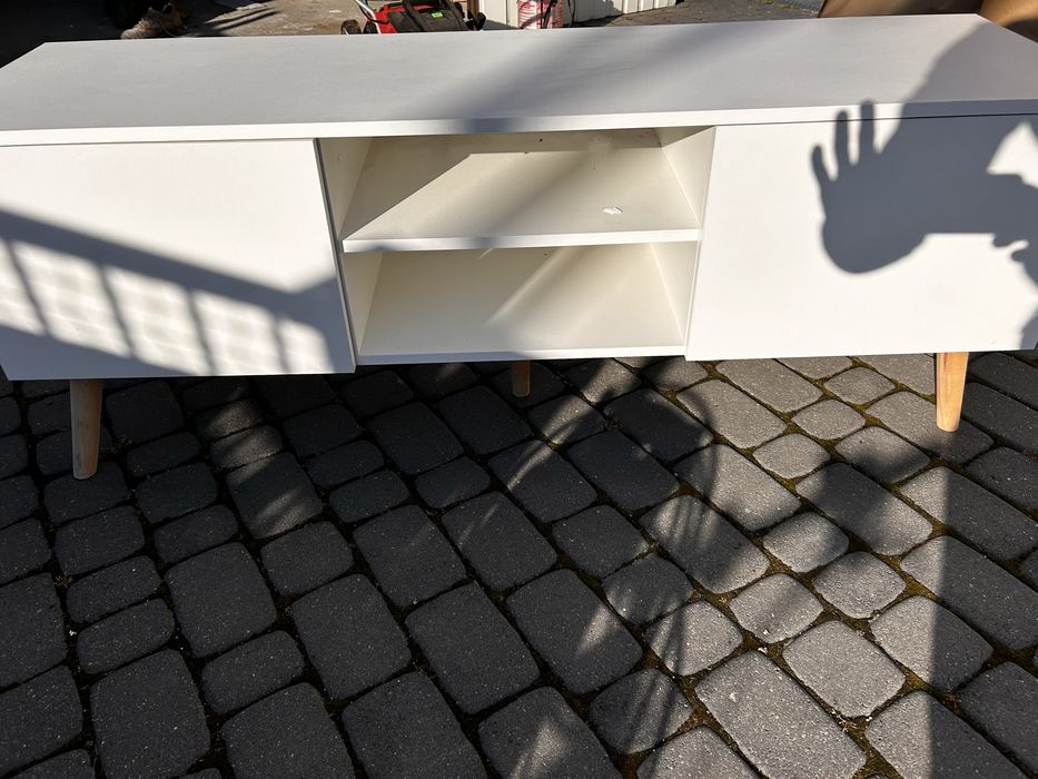 Szafka RTV drewniane nóżki
