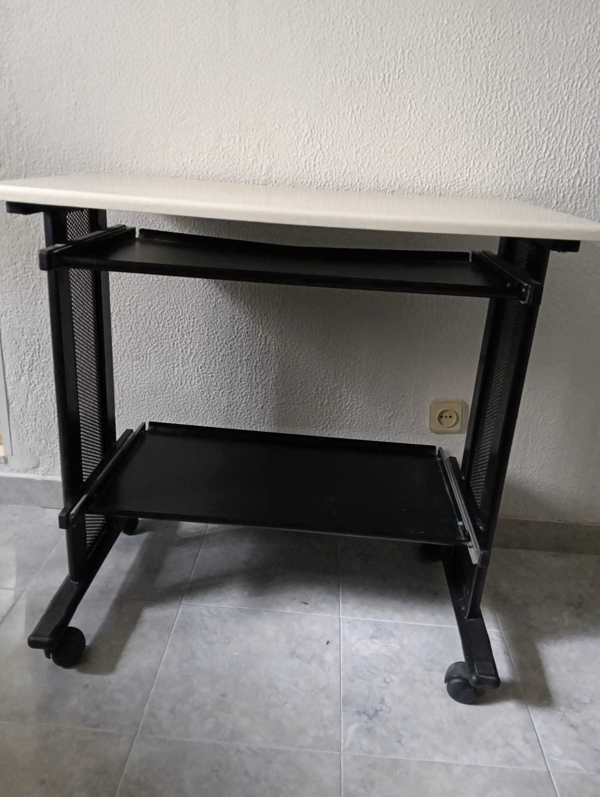 Mesa de computador/ escrivaninha