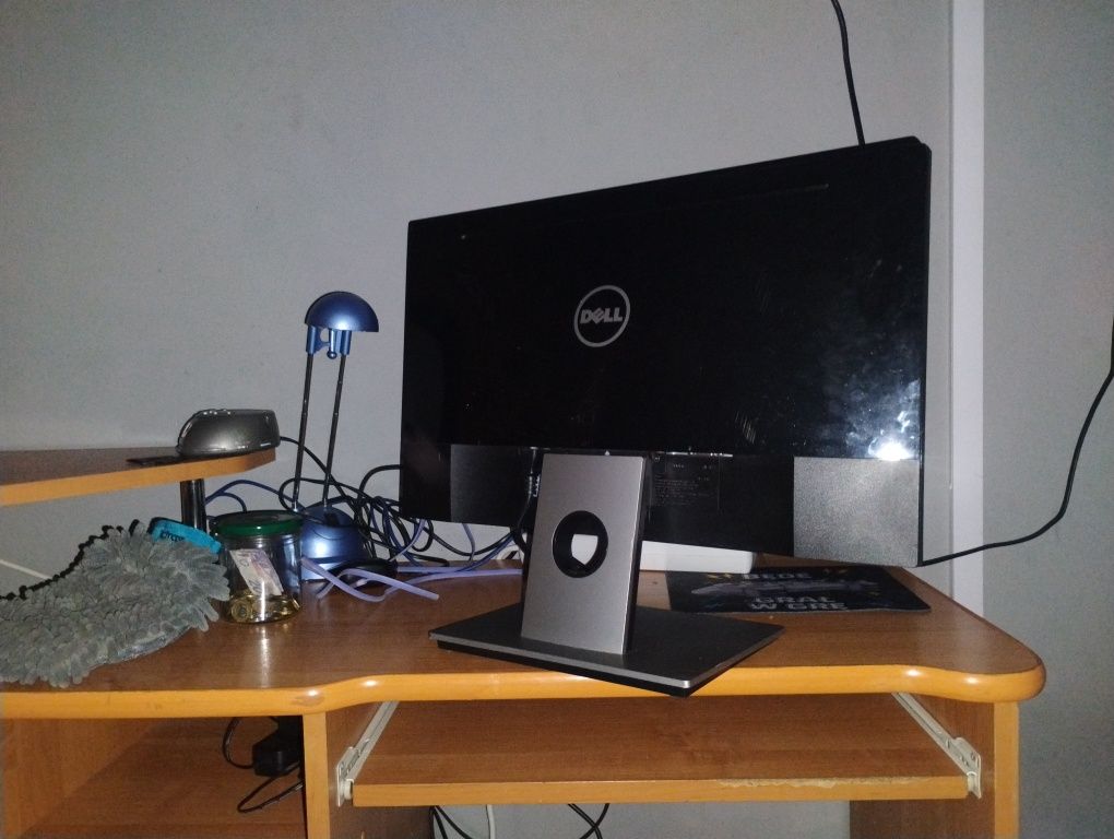 Monitor Dell, nie wiem dokładnie jaki model