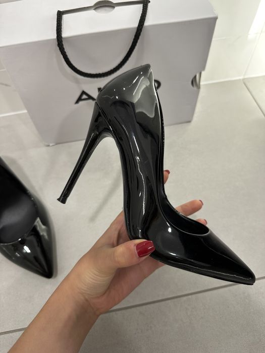 Szpilki lakierowane Aldo rozmiar 37 nowe kosztują 400zl, polecam