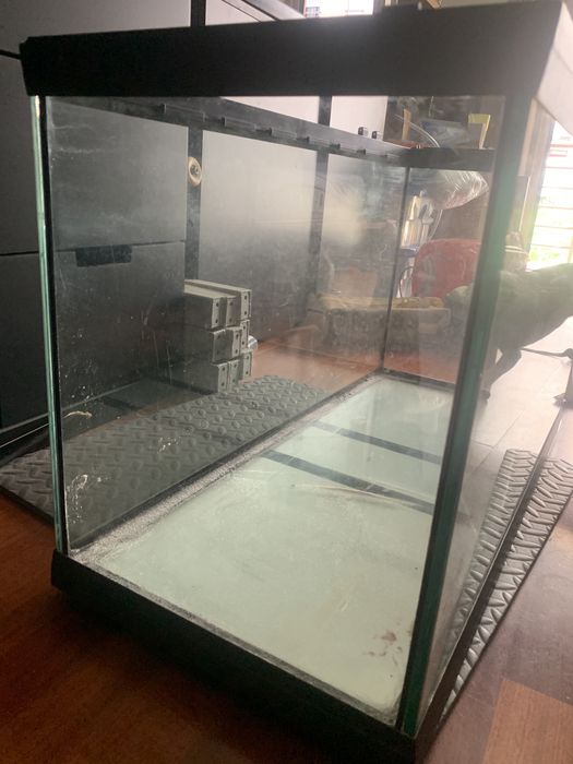 Vendo aquario 80x40x40 128 litros